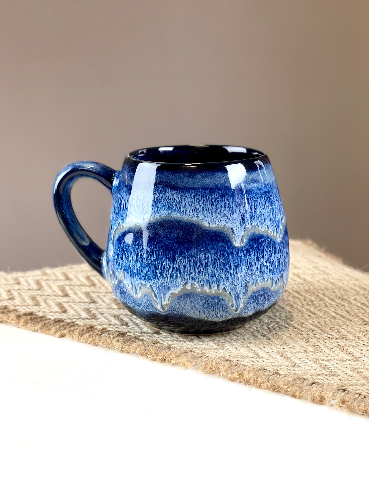 Blue wave round mug