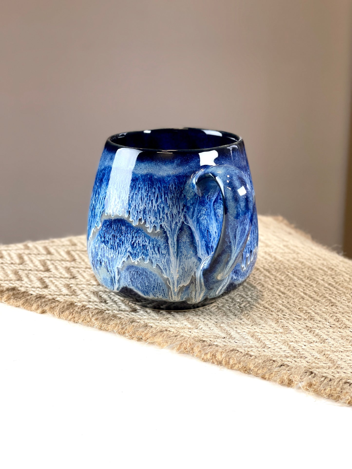 Blue wave round mug