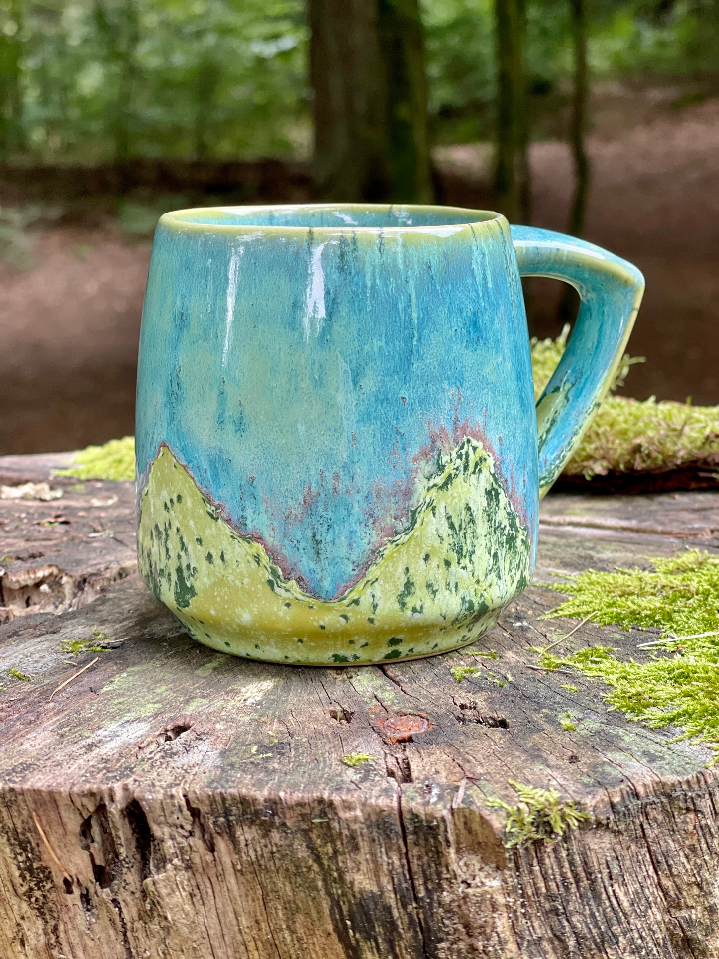 Green mug with hippopotamus